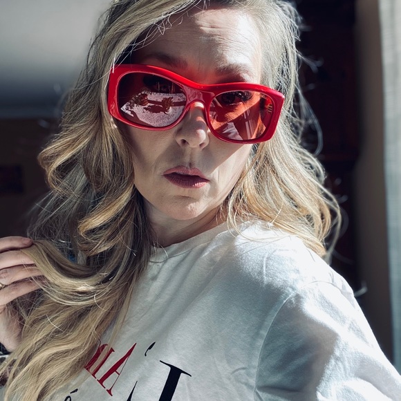 Meet your Posher, Bridget - Picture 1 of 3